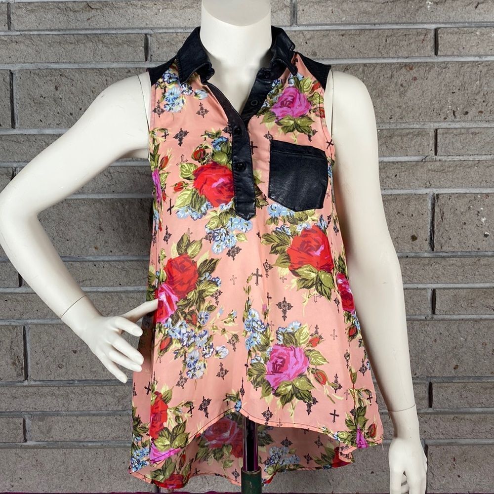 Beautiful top Material girl